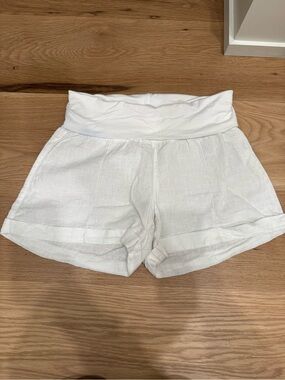 Fresh Laundry sz med linen white shorts